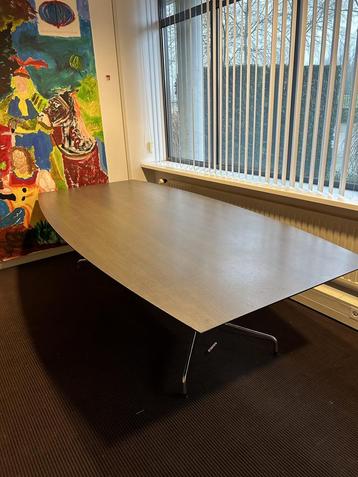 Gebruikte Vitra Segmented vergadertafel | 274x130cm beschikbaar voor biedingen