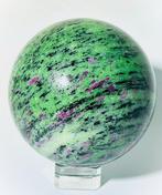 Ruby Zoisite Sphere met zwarte biotiet-inclusies — Ø 110mm-