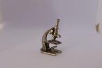 Miniatuur figuur - Microscoop, foto boekje en mini gondel.