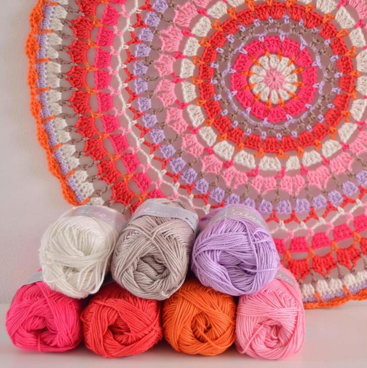 Haakpakket byClaire Doily Kussen, Hobby en Vrije tijd, Breien en Haken, Breien of Haken, Nieuw, Wol of Garen, Ophalen of Verzenden