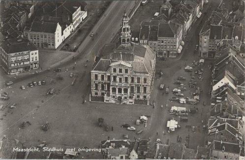 MAASTRICHT - Stadhuis met omgeving, Verzamelen, Ansichtkaarten | Nederland, Verzenden