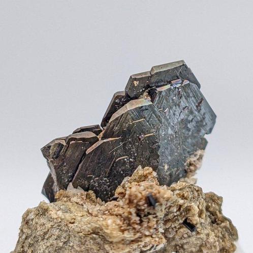ZWITSERLAND, IRISEREND HEMATIET met PHALERITE, Zeldzaamheid, Verzamelen, Mineralen en Fossielen