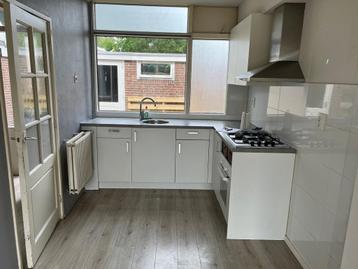 Tussenwoning te huur 5 kamers, Emmen beschikbaar voor biedingen