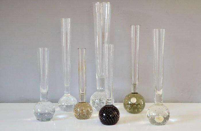 Eenbloemige vaas - Glas - Zeven vintage spijkervaasjes, Antiek en Kunst, Kunst | Designobjecten