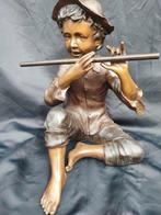Figuur - boy playing flute - Koud geverfd brons