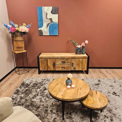 Britt Tv-Meubel  Mangohout | 150cm | 200cm | MOEDERDAG ACTIE, Huis en Inrichting, Kasten | Televisiemeubels, 25 tot 50 cm, Nieuw