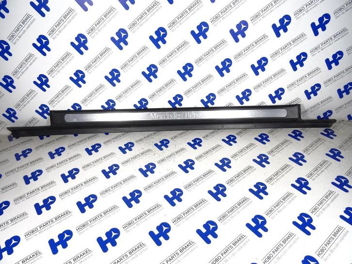 Instap sierlijst A 203 680 2735 LV, Auto-onderdelen, Interieur en Bekleding, Gebruikt, 3 maanden garantie, Mercedes-Benz, Ophalen of Verzenden