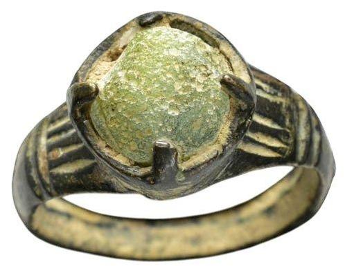 Middeleeuws Brons, Ring met gezet bies met een cabochon van, Sieraden, Tassen en Uiterlijk, Antieke sieraden