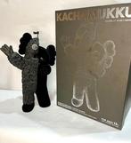 Kaws (1974) - Figuur - KAWS KACHAMUKKU Black & Grey – Brand