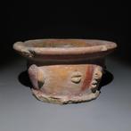 Maya Terracotta vaatlormond. circa 600 - 900 n.Chr. 7,2 cm