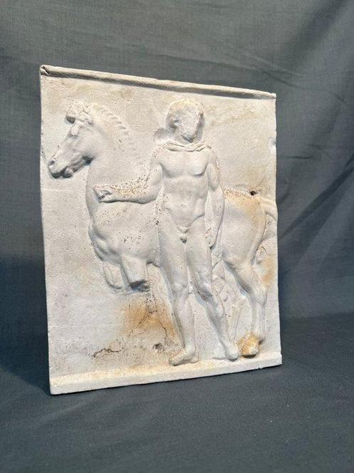 Reliëf, Giovane efebo con cavallo – da fregio delle, Antiek en Kunst, Curiosa en Brocante