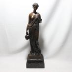 Amilcare Santini - sculptuur, Figura femminile con brocca -