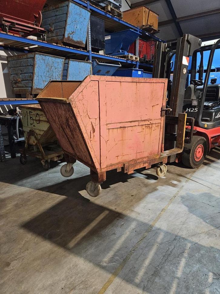 Kiepbak kantelbak spanenbak heftruck 1100 liter, Zakelijke goederen, Machines en Bouw | Heftrucks en Intern transport, Voorzetapparatuur