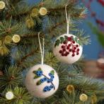 Hanger Bal Vilt - Set 2 Stuks - Rode Bes & Blauw Bes - Creme, Diversen, Kerst, Ophalen of Verzenden, Nieuw