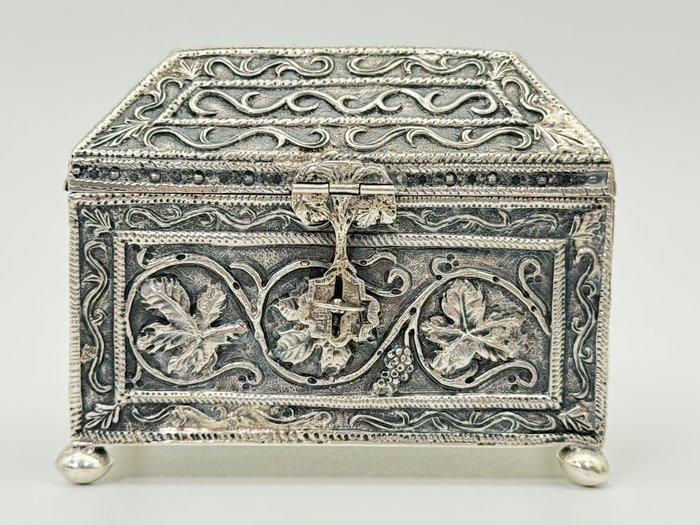 Kist - .916 (88 Zolotniki) zilver - Geldkistje, Antiek en Kunst, Antiek | Goud en Zilver