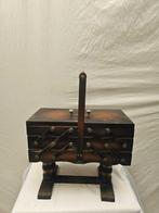 Naaidoos - Antieke Naaidoos op Poten in Uitrekbaar Design -