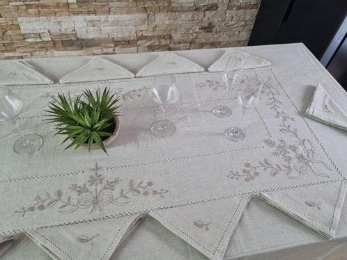 Tovaglia in canapa di lino con ricamo a mano 12 posti, Antiek en Kunst, Antiek | Meubels | Tafels