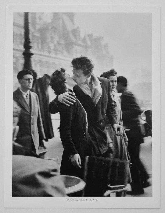 Robert Doisneau (1912–1994) - Le Baiser de lHôtel de Ville,, Antiek en Kunst, Kunst | Designobjecten