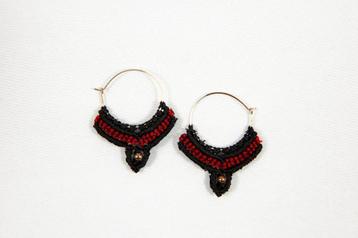 Macramé Oorringen - Zwart / Donker Rood - Handgemaakt van.. beschikbaar voor biedingen