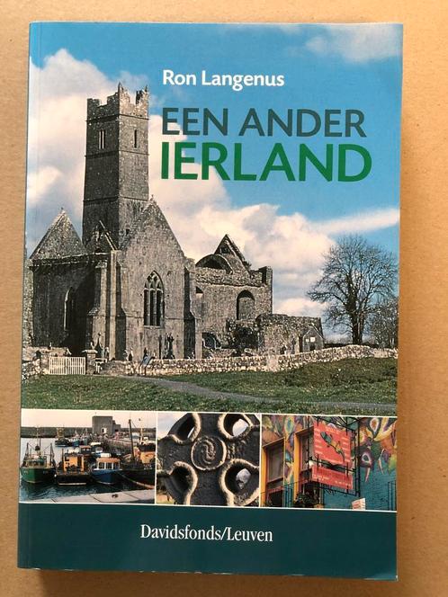Ierland - Een Reisgids buiten de geijkte paden, Boeken, Reisgidsen, Europa, Reisgids of -boek, Gelezen, Ophalen of Verzenden