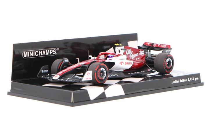 Alfa Romeo Racing C42 417220124 Minichamps  Modelauto 1:43, Hobby en Vrije tijd, Modelauto's | 1:43, Verzenden