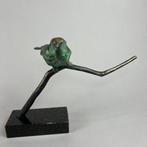 J. Zak (XX-XXI) - The sparrow on a branch -bronze, Antiek en Kunst