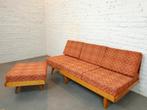 Slaapbank +Hocker uit 1960, 140X200 cm. in zeer goede staat, Gebruikt, Overige kleuren, Tweepersoons, 140 cm
