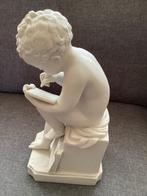 Porcelaine de France VTM - Beeldje - Enfant à l’écriture -