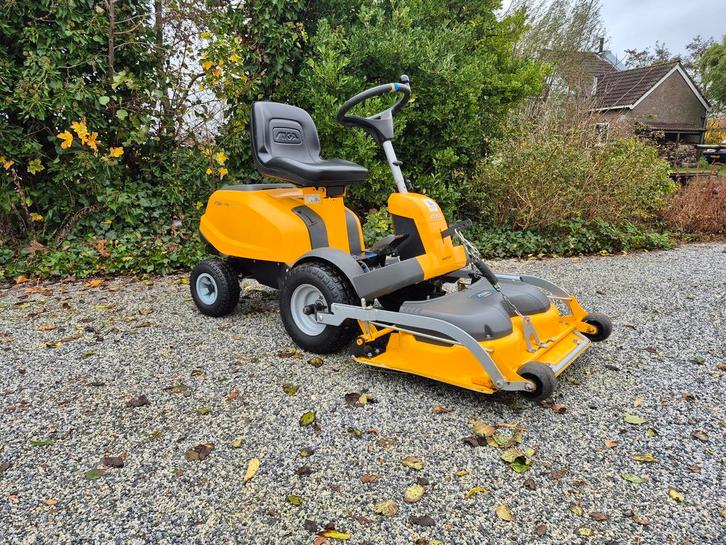 Jong gebruikte Stiga 14 HST 2015 / maaidek 2021 vernieuwd., Tuin en Terras, Zitmaaiers, 90 tot 120 cm, Elektrische starter, Mulchfunctie