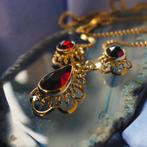 Gouden collier met granaat stenen; 43 cm | Uno A Erre, Sieraden, Tassen en Uiterlijk, Kettingen, Gebruikt, Overige kleuren, Ophalen of Verzenden