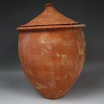 Oud-Romeins Terracotta urn met deksel. Spaanse