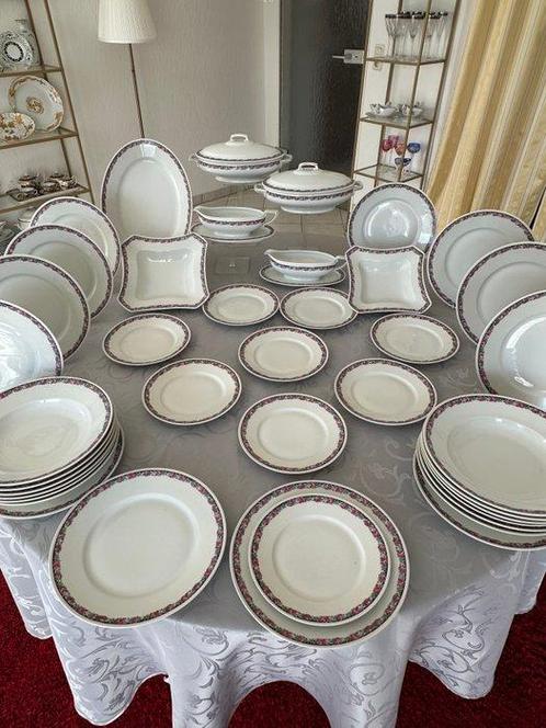Hutschenreuther - Rosenmuster - Eetservies voor 12 (40) -, Antiek en Kunst, Antiek | Meubels | Tafels