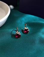 Metaal - Oorbellen - Swarovski rode kristallen oor