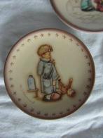 Goebel - Beeldje - 994 Docktor-Hummel 1 Puppy love-Hummel