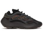 adidas Yeezy 700 V3 Clay Brown - Maat 37 1/3 EU, Kleding | Heren, Schoenen, Ophalen of Verzenden, Nieuw, Adidas