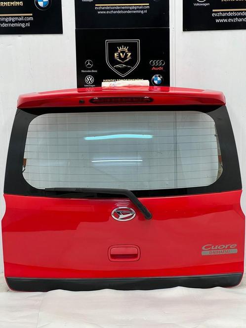 Daihatsu Cuoru 1.0i achterklep bj.2008 kleur rood, Auto-onderdelen, Carrosserie en Plaatwerk, Gebruikt, Daihatsu, Achter, Achterklep