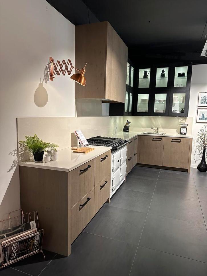 Luxe Keller fineer showroomkeuken met AGA fornuis en Miele, Huis en Inrichting, Keuken | Complete keukens, Composiet, Hoogglans of Gelakt