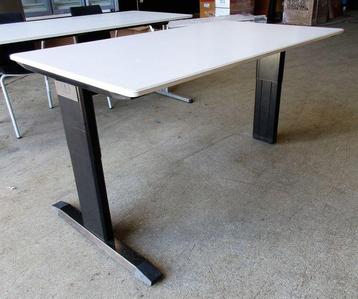 Tafel Eromes beschikbaar voor biedingen
