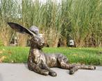 Beeldje - Chillende haas - Brons