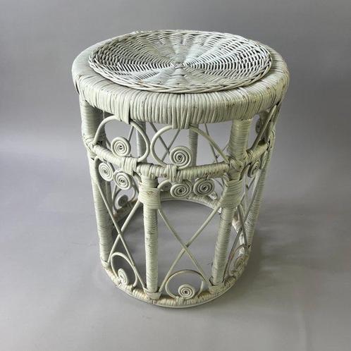 Bijzettafel - Rattan - Vintage wit Rieten/rattan, Antiek en Kunst, Curiosa en Brocante