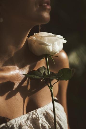 Ik help jou liefde, sensualiteit en vrijheid belichamen. beschikbaar voor biedingen