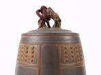 Altaarschel - Sahari Bronze Hanging Bell door Watanabe Seifu, Antiek en Kunst