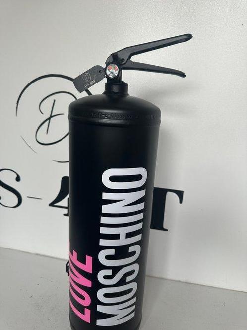 DS4RT - Decoratieve Love Moschino Brandblusser Exclusief, Antiek en Kunst, Kunst | Schilderijen | Modern
