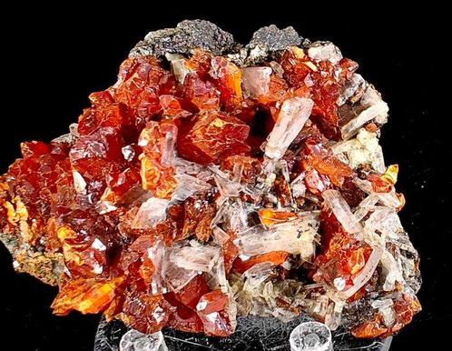 Oorpimento Bariet Kristallen op matrix - Hoogte: 7 cm -, Verzamelen, Mineralen en Fossielen