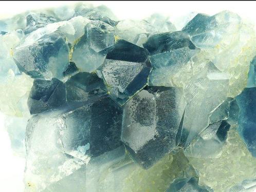 GRATIS VERZENDING - Blauwe Celestien met Calciet Kristal op, Verzamelen, Mineralen en Fossielen