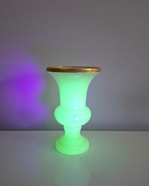 Vaas - Uranium opaline - Opaline de Venise, Antiek en Kunst, Curiosa en Brocante