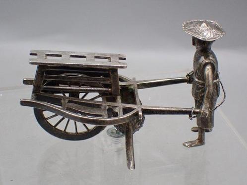 Luen Wo  - Miniatuur figuur - Man with food cart - .900, Antiek en Kunst, Antiek | Goud en Zilver