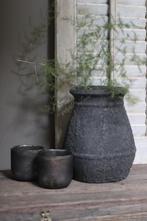 Zwarte aardewerk pot Rough 28 cm, Huis en Inrichting, Woonaccessoires | Vazen, Nieuw, Ophalen of Verzenden