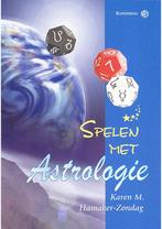 Spelen met Astrologie (boek, kaarten, dobbelstenen) Karen M., Verzenden, Gelezen
