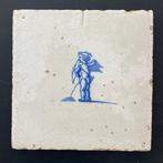 Tegel - Antieke Delfts blauwe tegel met een plassende engel, Antiek en Kunst